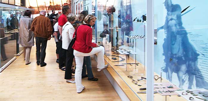 Ein Audioguide führt durch die Ausstellung