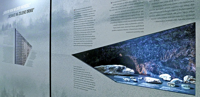 Vitrinen in den Wandmodueln. Silberrausch und Berggeschrey, Ausstellung Archäomontan Dresden