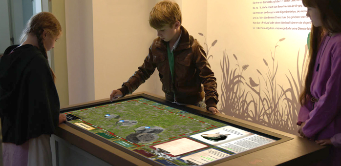 Die Welt der Archäologie, zwischen virtuellem und museal authentischem. Touchtisch, Werburg-Museum Spenge